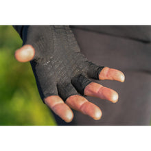 Load image into Gallery viewer, Preston Innovations Lightweight Gloves Fingerless Winter Fishing Gloves Black
